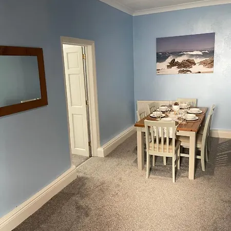 Apartament Seaside Flat With Private Garden