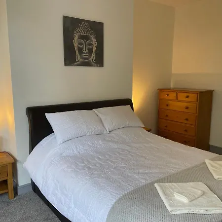 Seaside Flat With Private Garden 아파트 *