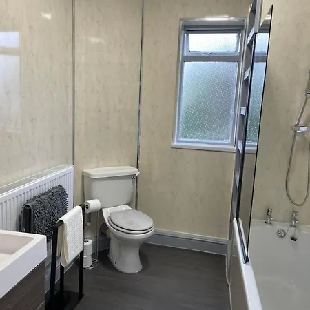 Seaside Flat With Private Garden Apartment *