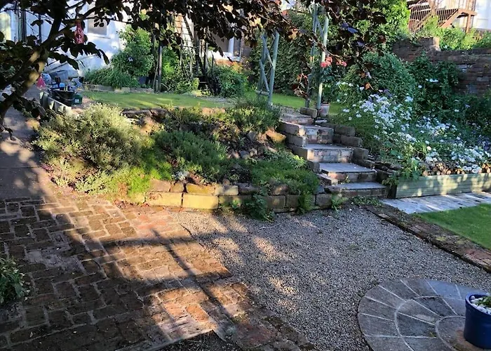 Seaside Flat With Private Garden דירה *