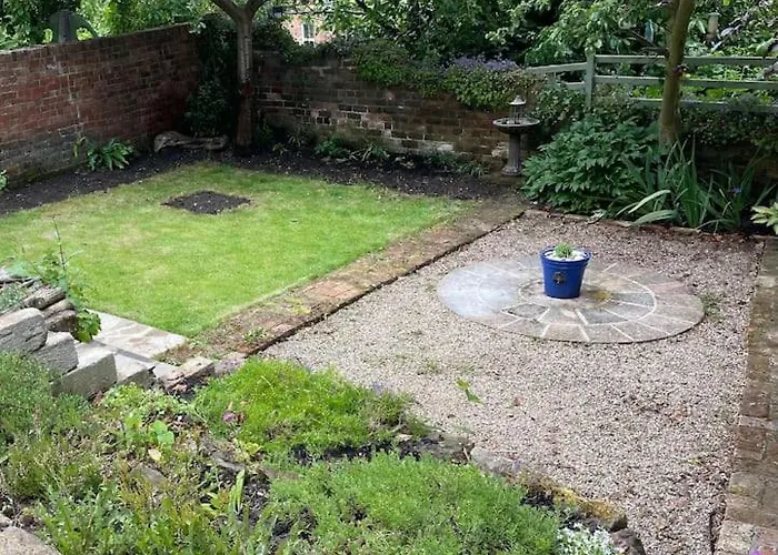 Seaside Flat With Private Garden * סקארבורו