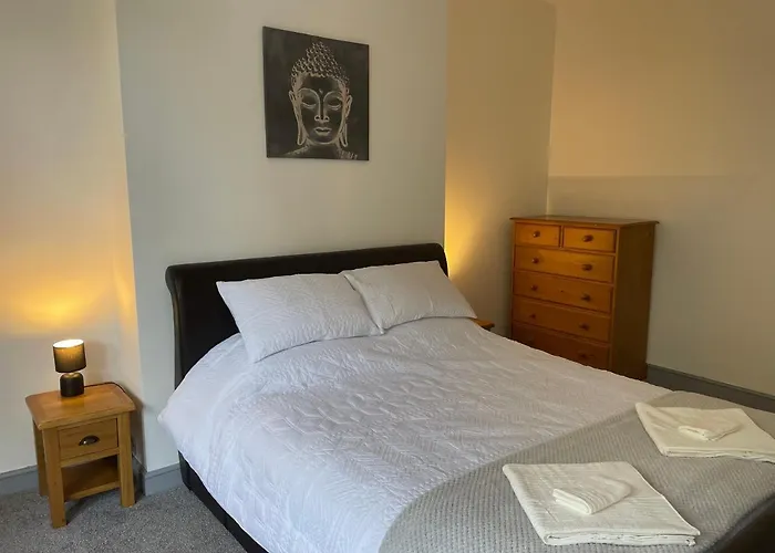 Seaside Flat With Private Garden דירה *